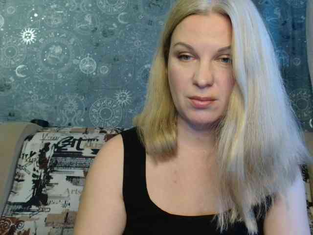 BlondeFox webcam