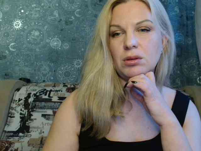 BlondeFox webcam