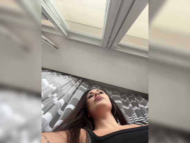 Entra en el chat con el modelo -Hennessy- -Hennessy-