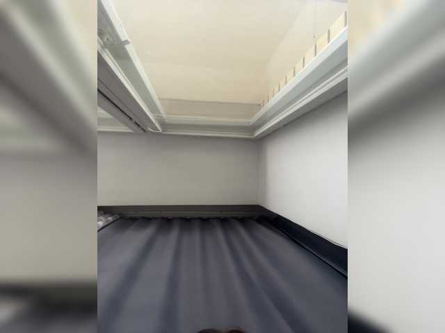 Entra en el chat con el modelo -Hennessy- -Hennessy-