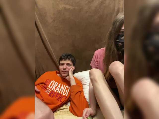 Entra en el chat con el modelo zaebokroom999 zaebokroom999