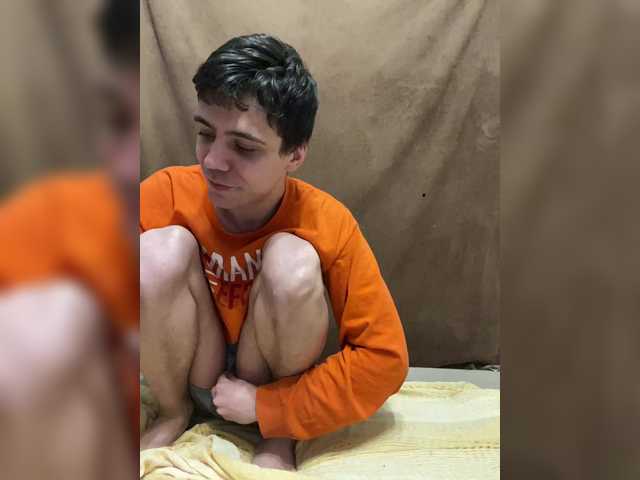 Accedi alla chat con il nickname zaebokroom999 zaebokroom999