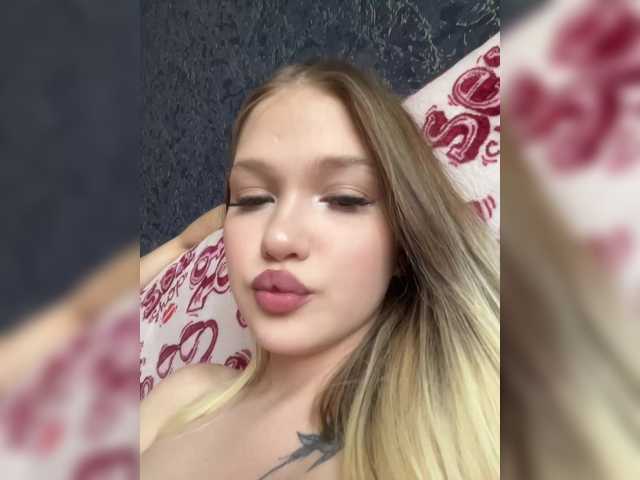 go to chat with -The-sweet-couple-