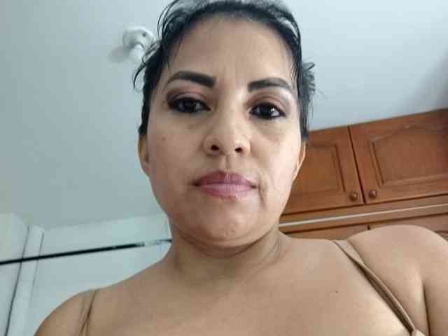 Naatashaa webcam