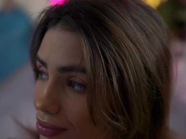 Entra en el chat con el modelo TheAyana TheAyana