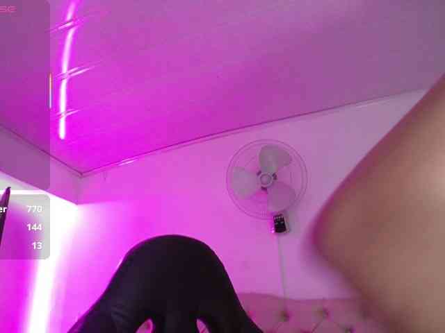 cristal-horny19 webcam
