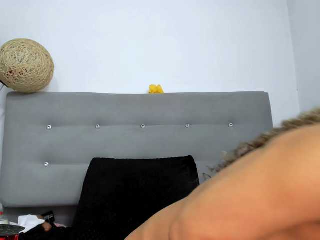 Kylie-Jen webcam