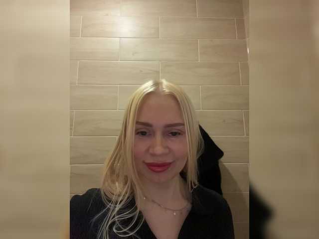 Accedi alla chat con il nickname MirandaNow MirandaNow