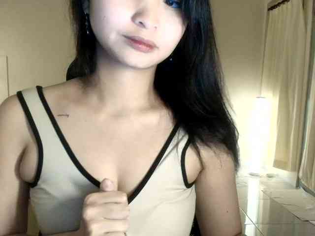 RozyElle webcam