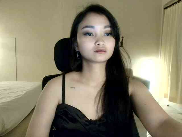 RozyElle webcam