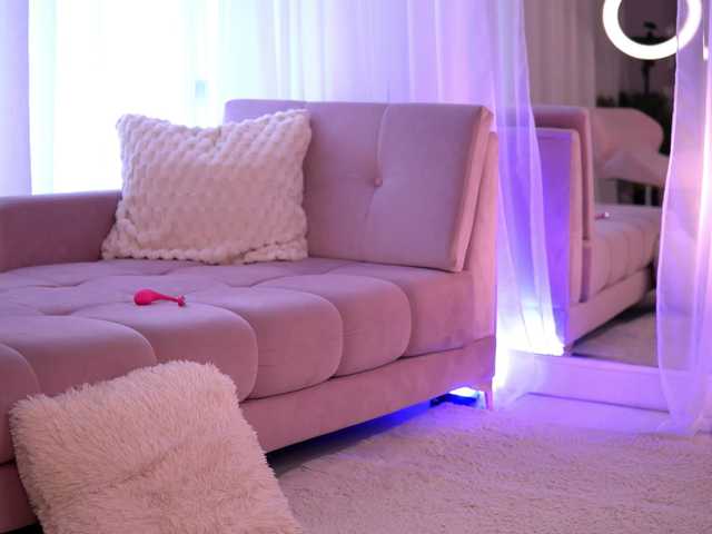 Vai a chattare su AnnaRhodes AnnaRhodes