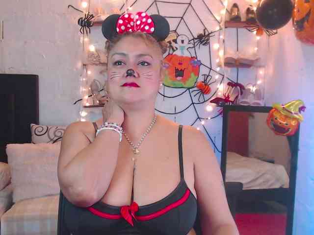 missrosariostepmoan webcam