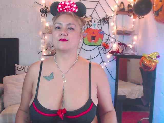 missrosariostepmoan webcam