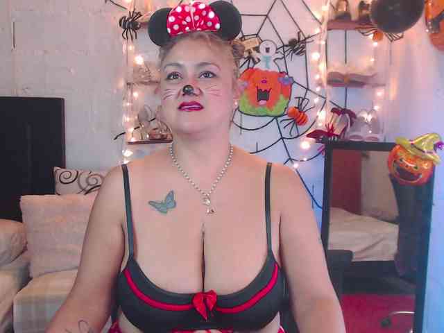missrosariostepmoan webcam