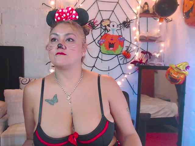 missrosariostepmoan webcam