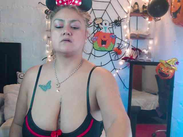 missrosariostepmoan webcam