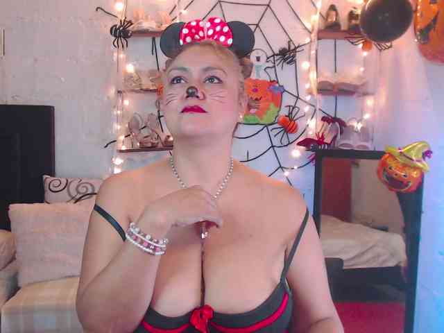 missrosariostepmoan webcam