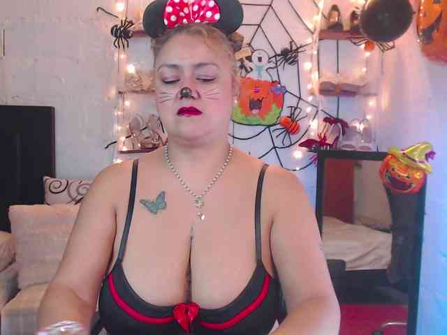 missrosariostepmoan webcam