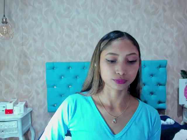 MadelineDollx webcam