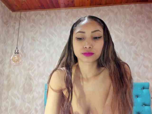 MadelineDollx webcam