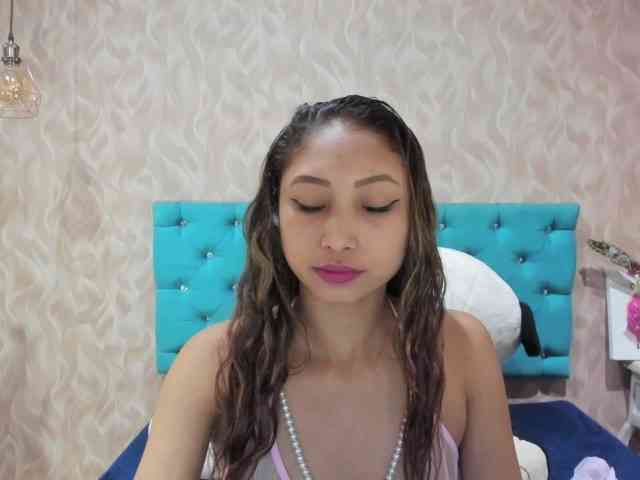 MadelineDollx webcam