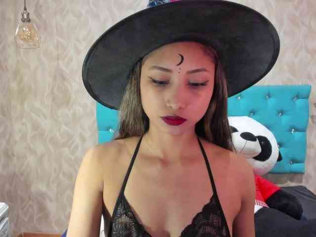 MadelineDollx webcam