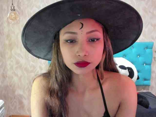 MadelineDollx webcam