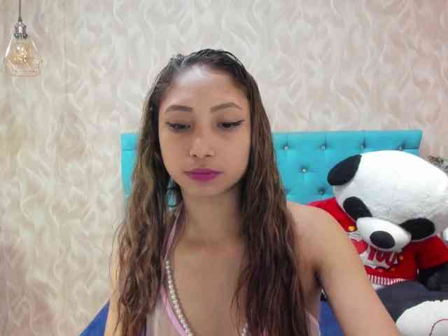 MadelineDollx webcam