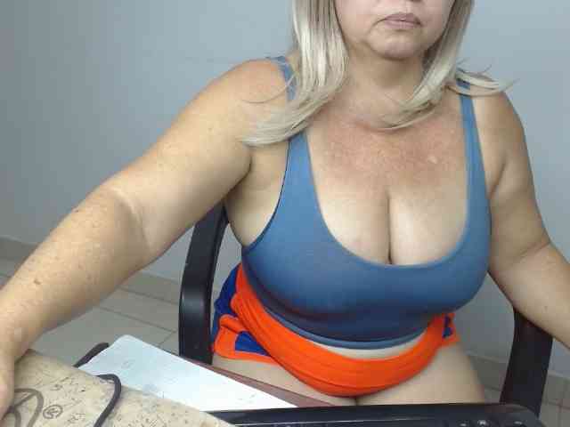 LolytaWOMAN webcam