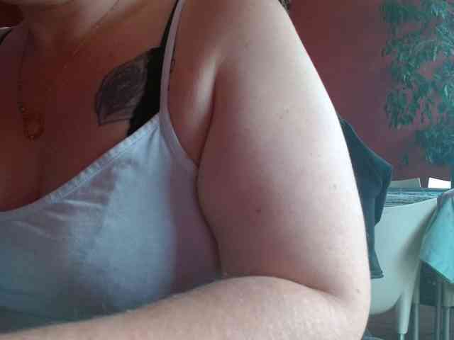 Petitoiseaucoquine webcam