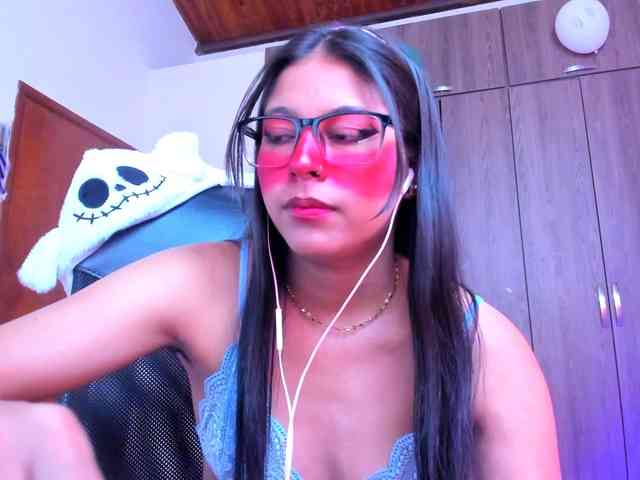 ALYSSON18 webcam
