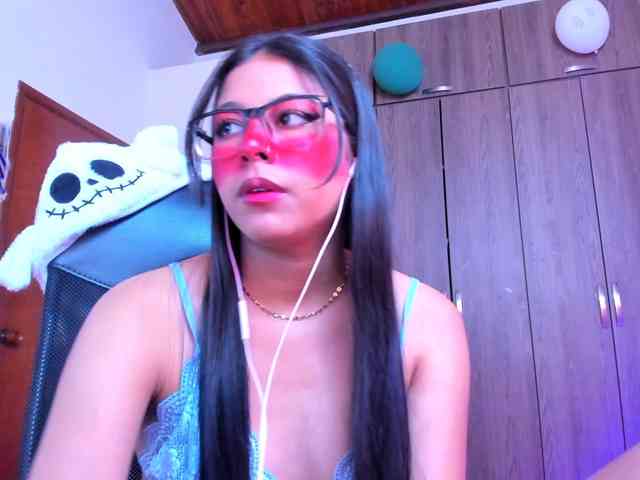 ALYSSON18 webcam