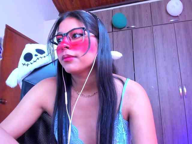 ALYSSON18 webcam