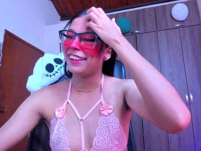 ALYSSON18 webcam