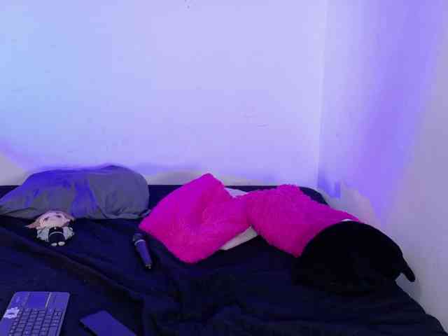 KetraWestt webcam