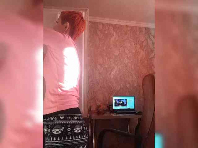 N-I-M-F-O-M-A-N-K-A webcam