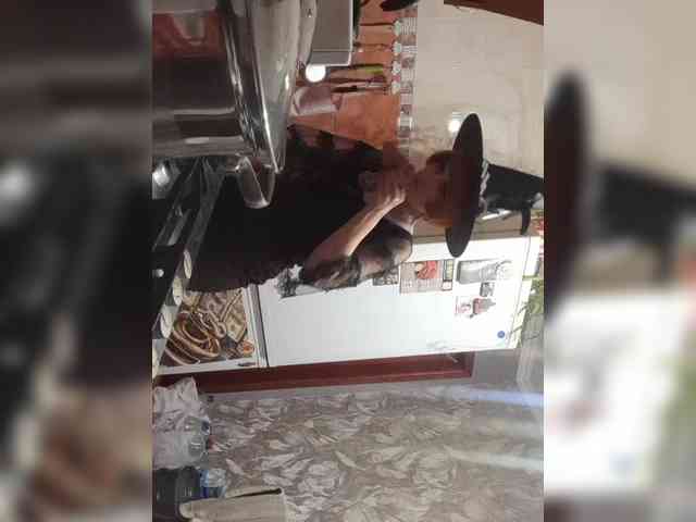 N-I-M-F-O-M-A-N-K-A webcam