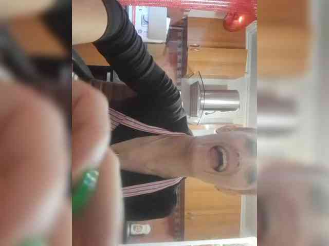 N-I-M-F-O-M-A-N-K-A webcam