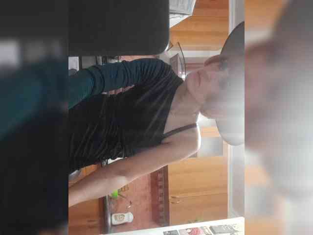 N-I-M-F-O-M-A-N-K-A webcam