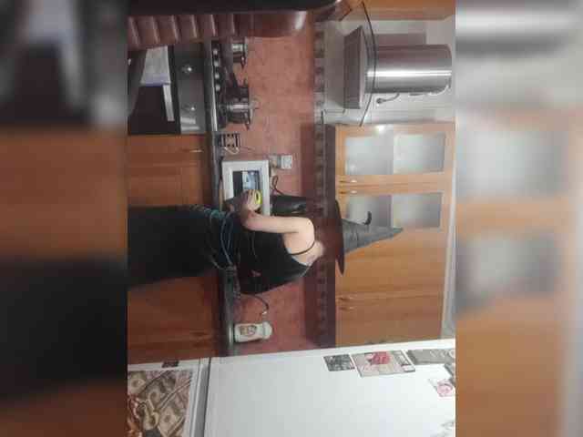 N-I-M-F-O-M-A-N-K-A webcam