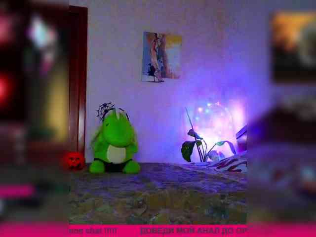 N-I-M-F-O-M-A-N-K-A webcam