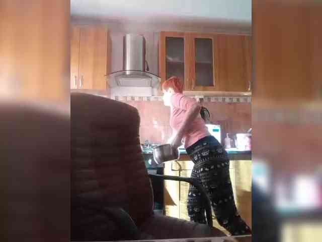 N-I-M-F-O-M-A-N-K-A webcam