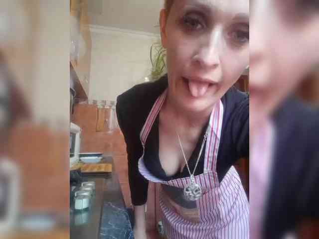 N-I-M-F-O-M-A-N-K-A webcam
