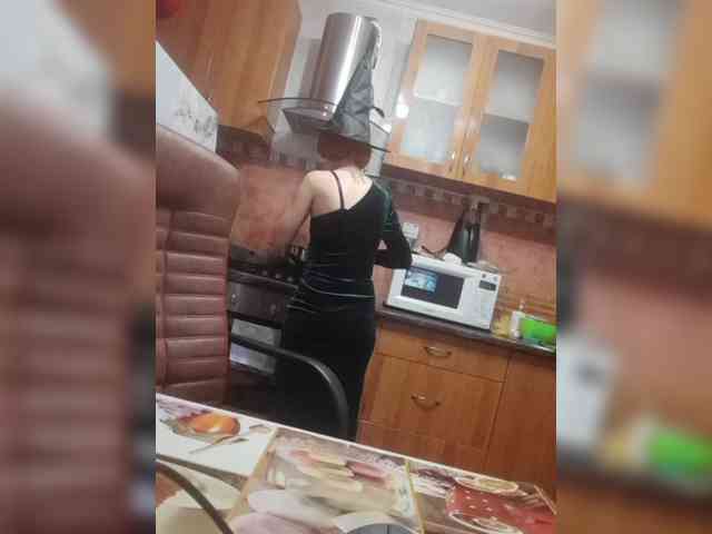 N-I-M-F-O-M-A-N-K-A webcam