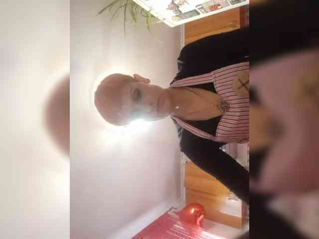 N-I-M-F-O-M-A-N-K-A webcam