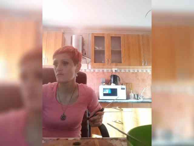 N-I-M-F-O-M-A-N-K-A webcam