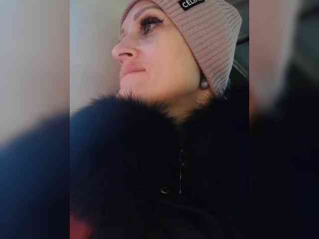 N-I-M-F-O-M-A-N-K-A webcam