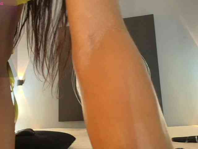 IssyRosse webcam