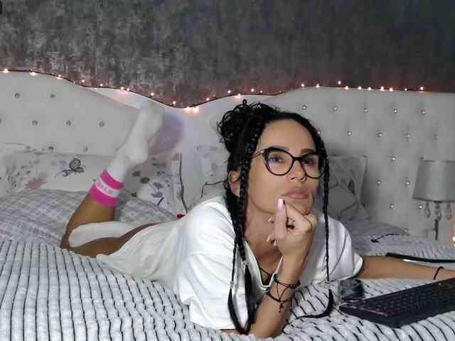 PinkNicolle webcam