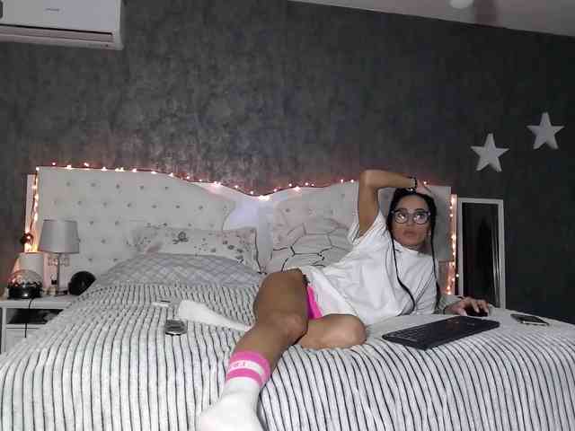 PinkNicolle webcam